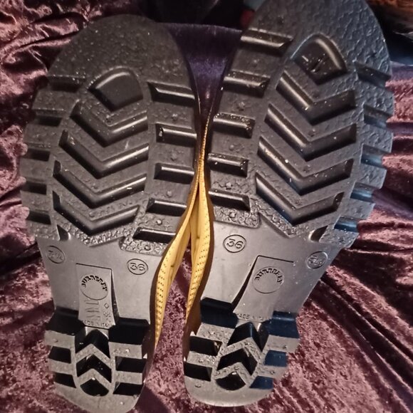 Burberry Yellow Rubber Rain Boots-EU size 36 /US 5.5/6 - Picture 6 of 10